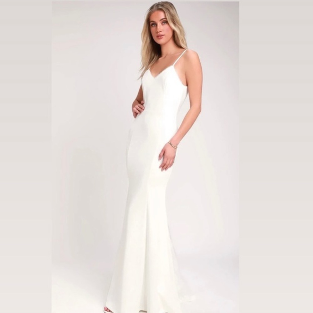 Lulu's White Size XL Wedding Dress Gown Plunge Button back